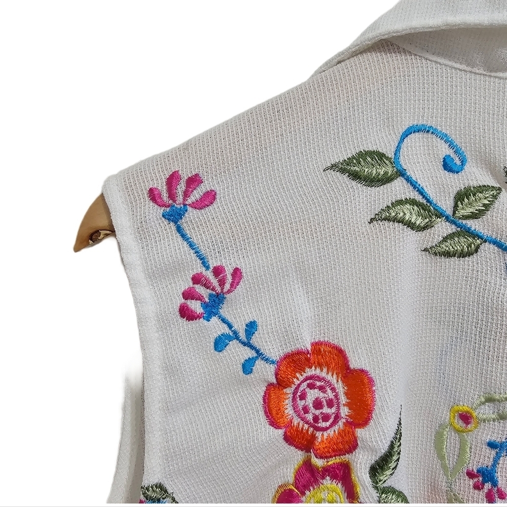 Boho White Cottagecore Embroidered Floral button tank top Large - Picture 8 of 14